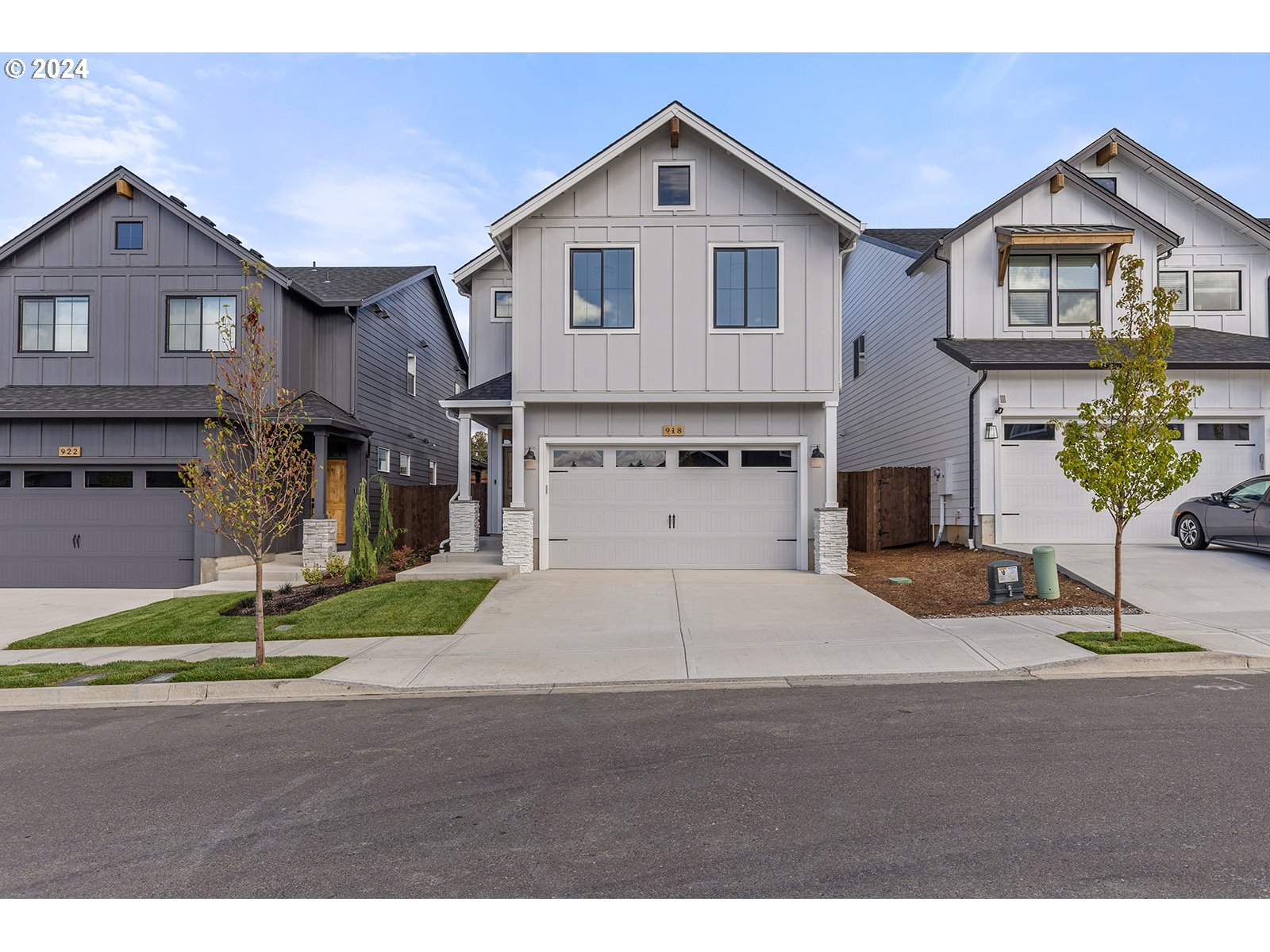 918 Northwest 178th Street Ridgefield, WA 98642 - Photo 3 of 47 a front view of a house with garden