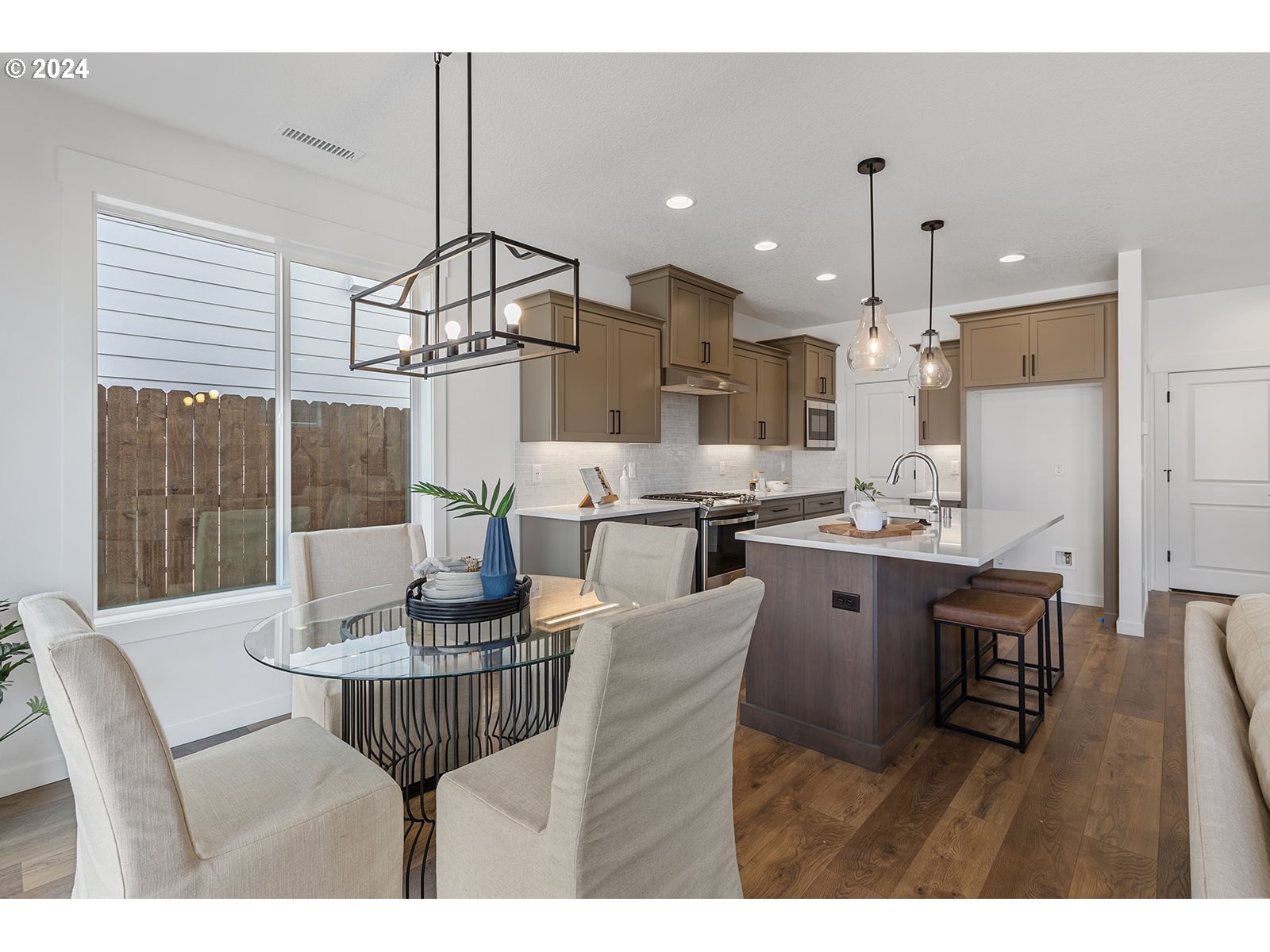 918 Northwest 178th Street Ridgefield, WA 98642 - Photo 32 of 47 a kitchen with a table and chairs