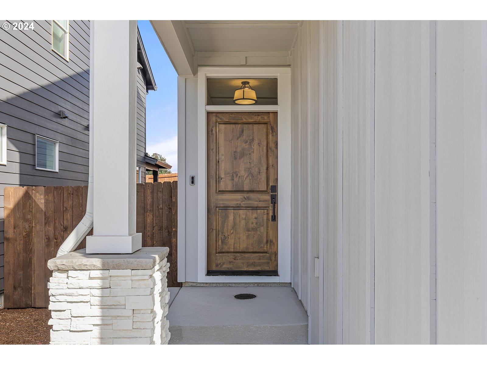 918 Northwest 178th Street Ridgefield, WA 98642 - Photo 6 of 47 a view of an entryway