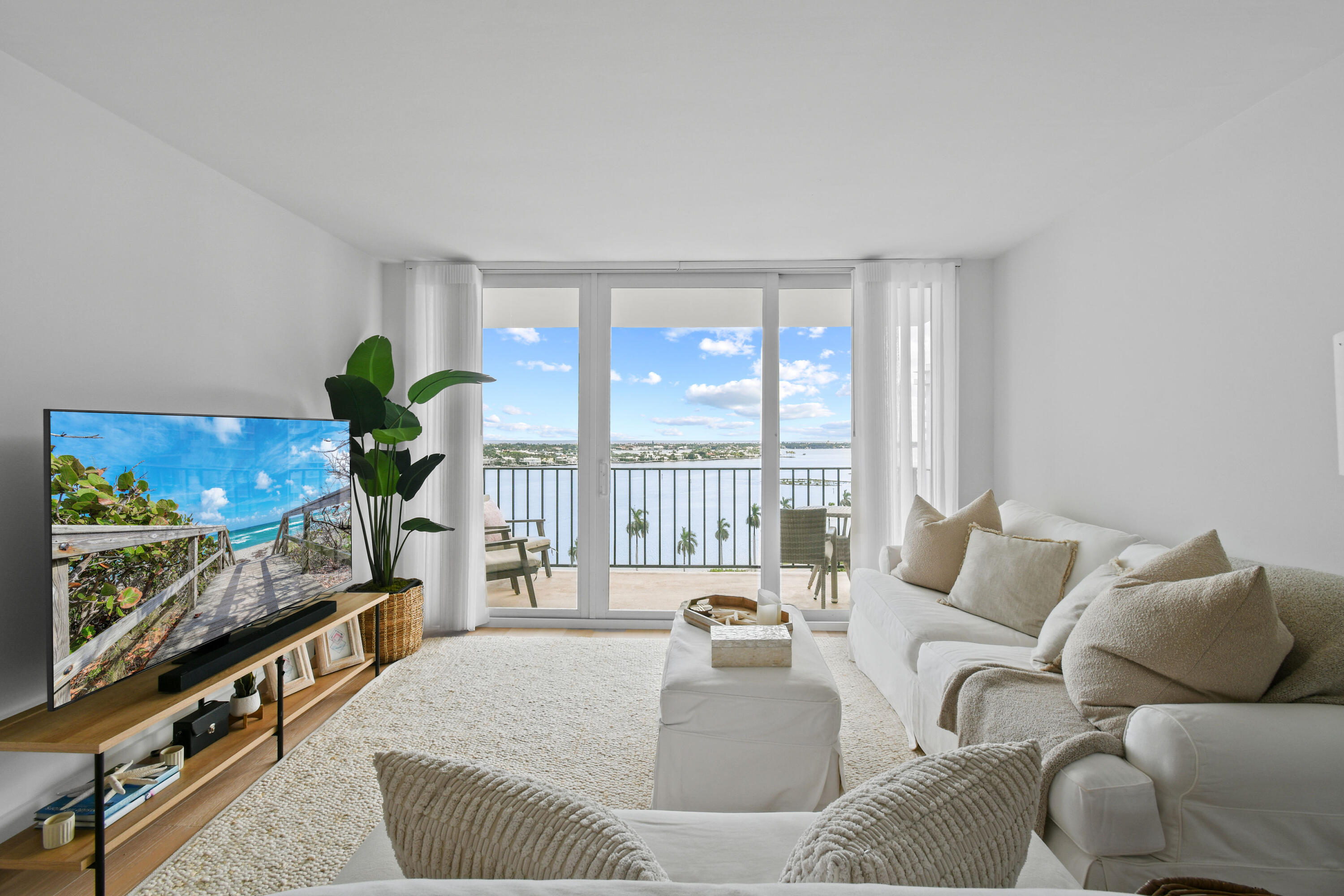 1701 South Flagler Drive, Unit 1405 West Palm Beach, FL 33401 - Photo 2 of 36 1701SFlaglerDr#1405-Nov25(9)