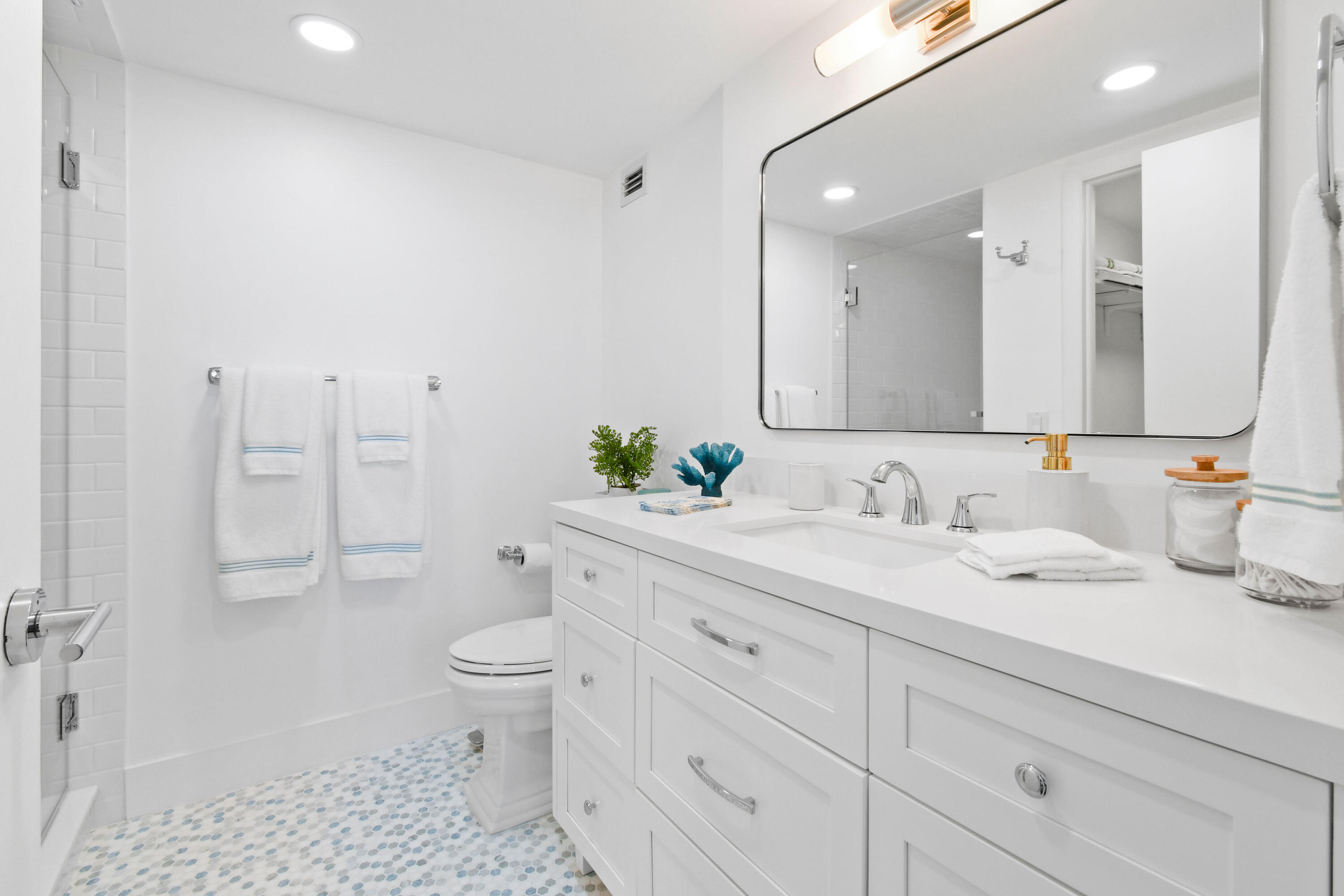 1701 South Flagler Drive, Unit 1405 West Palm Beach, FL 33401 - Photo 23 of 36 1701SFlaglerDr#1405(32)