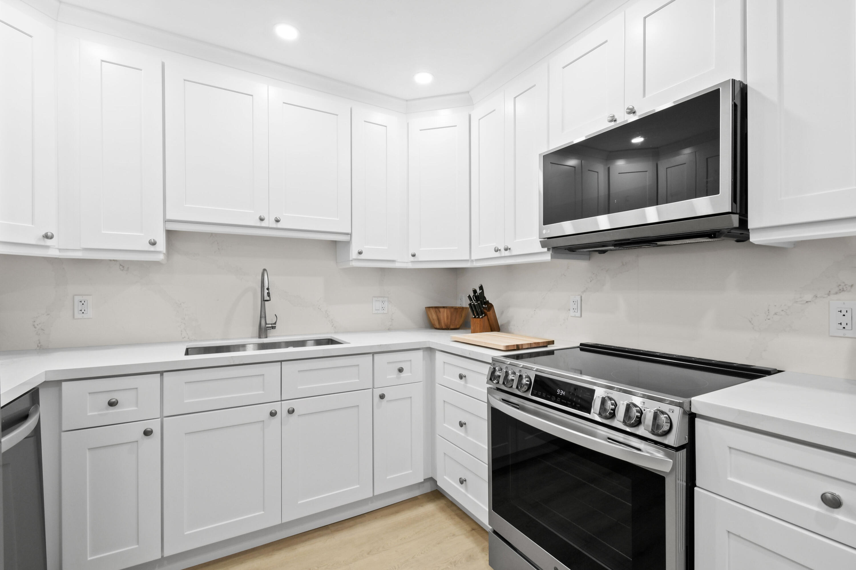 1701 South Flagler Drive, Unit 1405 West Palm Beach, FL 33401 - Photo 9 of 36 1701SFlaglerDr#1405(12)