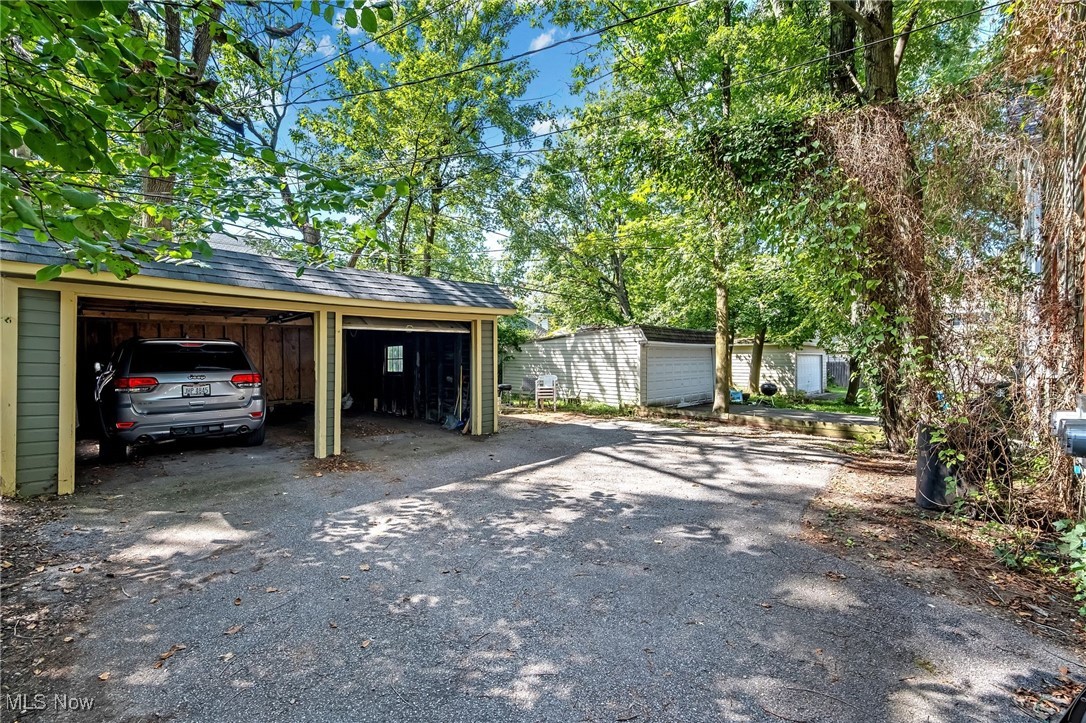 2244 Rexwood Road Cleveland, OH 44118 - Photo 4 of 33