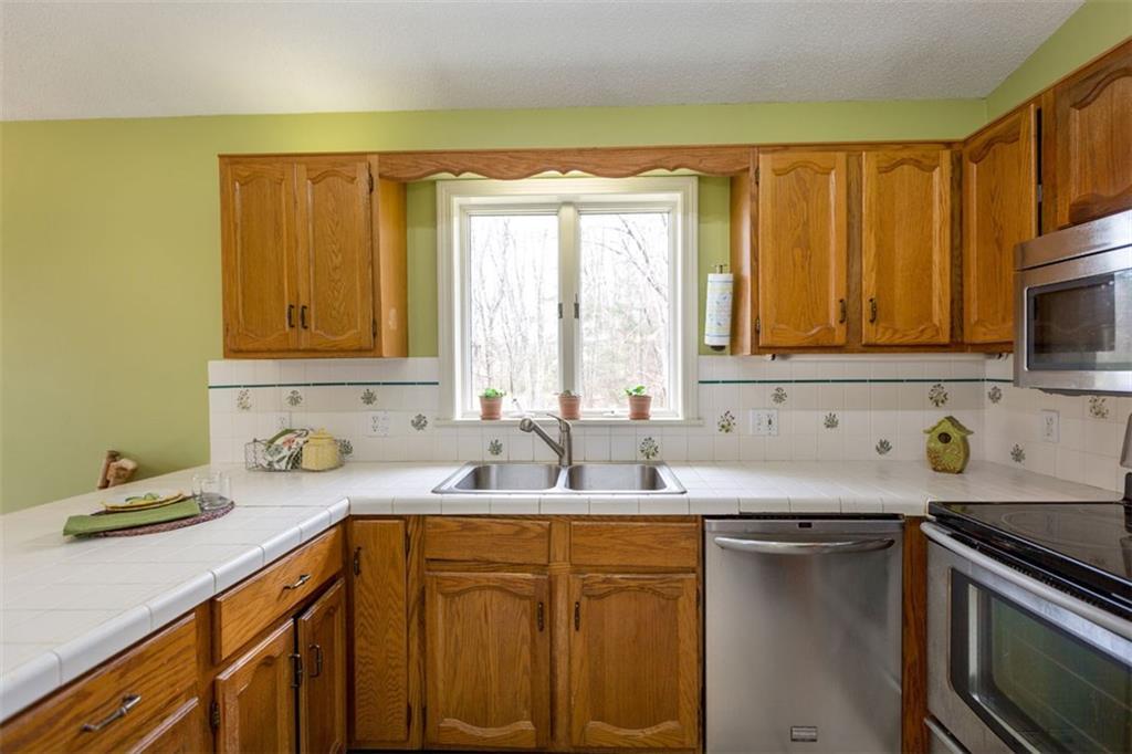 17 Old Neck Road Scarborough, ME 04074 - Photo 11 of 31 Photo