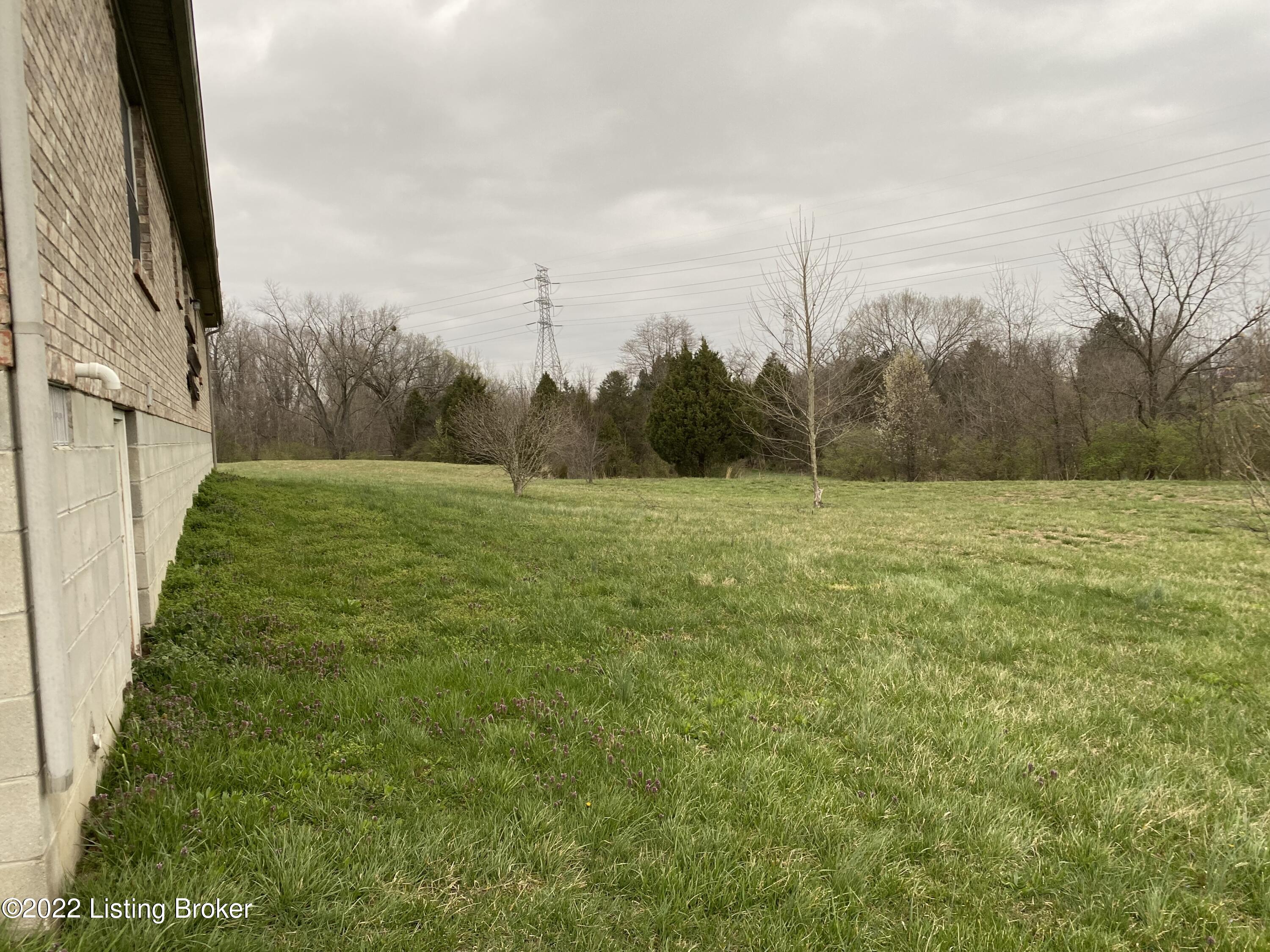 154 Huber Station Road Shepherdsville, KY 40165 - Photo 41 of 45 Back of home