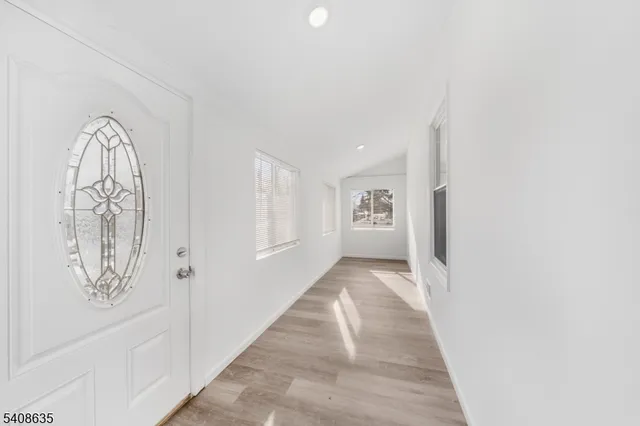 a view of livingroom with furniture
