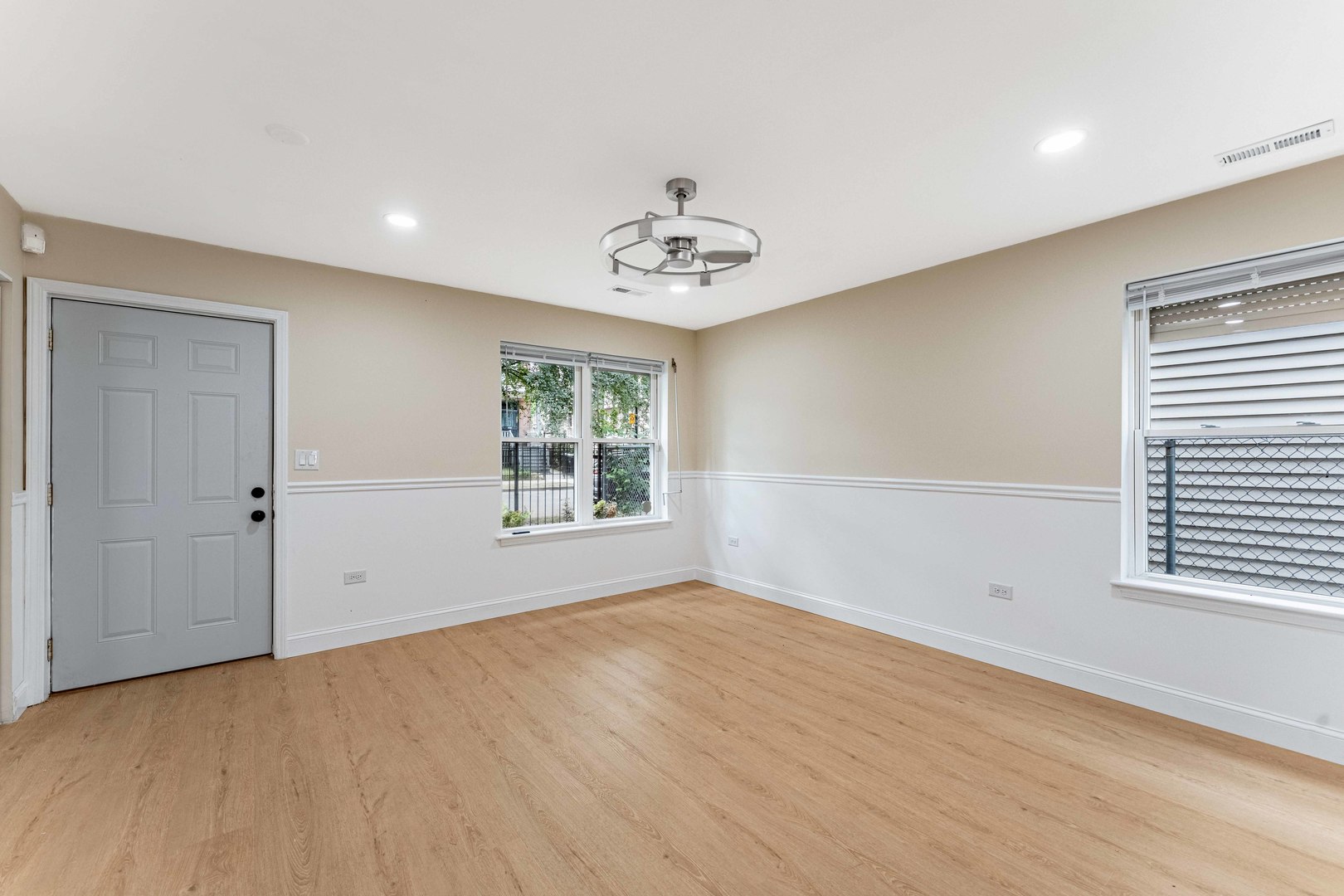 6615 South Normal Boulevard Chicago, IL 60621 - Photo 4 of 33 Gallery Image 4