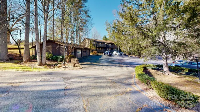 $229,999 | 50 Maxine Lane, Unit 104, Hendersonville, NC 28739