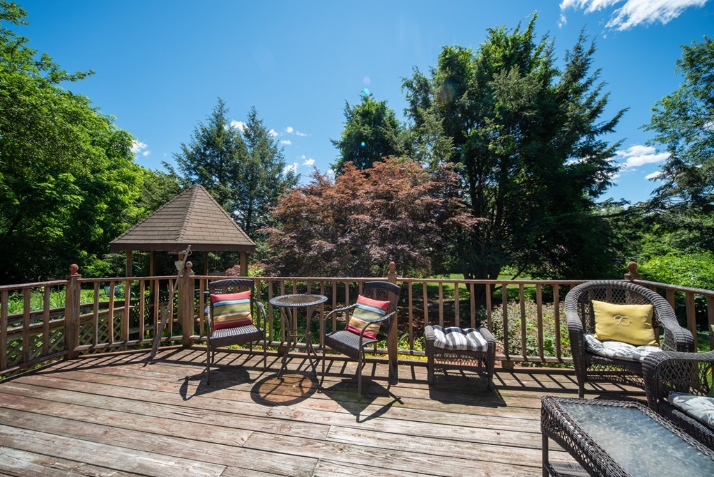 36 Edgewood Road Southborough, MA 01772 - Photo 17 of 20