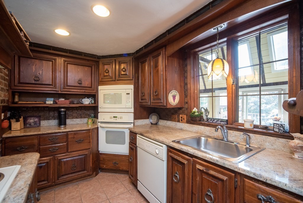 36 Edgewood Road Southborough, MA 01772 - Photo 2 of 20