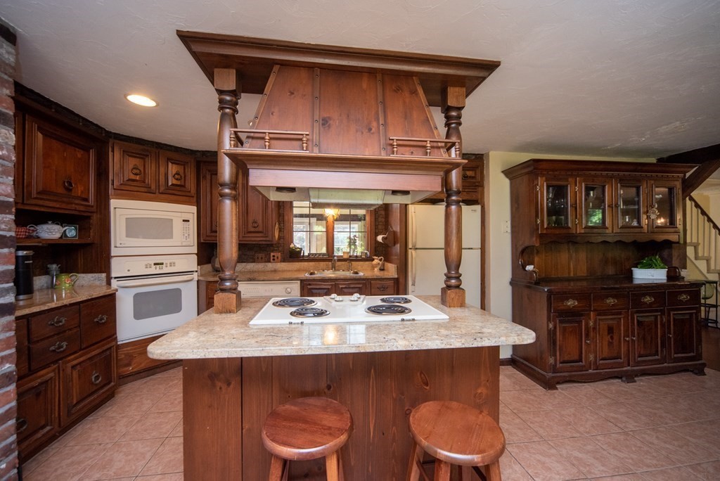 36 Edgewood Road Southborough, MA 01772 - Photo 3 of 20