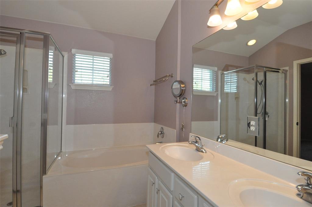 1900 Scofield Ridge Parkway, Unit 5403 Austin, TX 78727 - Photo 14 of 30 a bathroom with a tub sink and mirror
