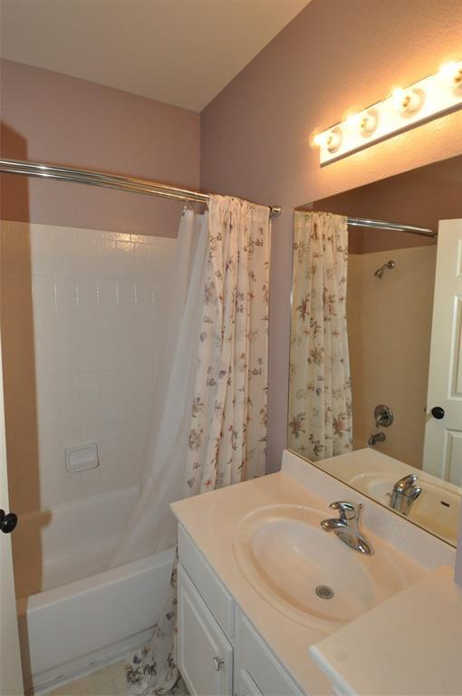 1900 Scofield Ridge Parkway, Unit 5403 Austin, TX 78727 - Photo 19 of 30 a bathroom with a sink and shower