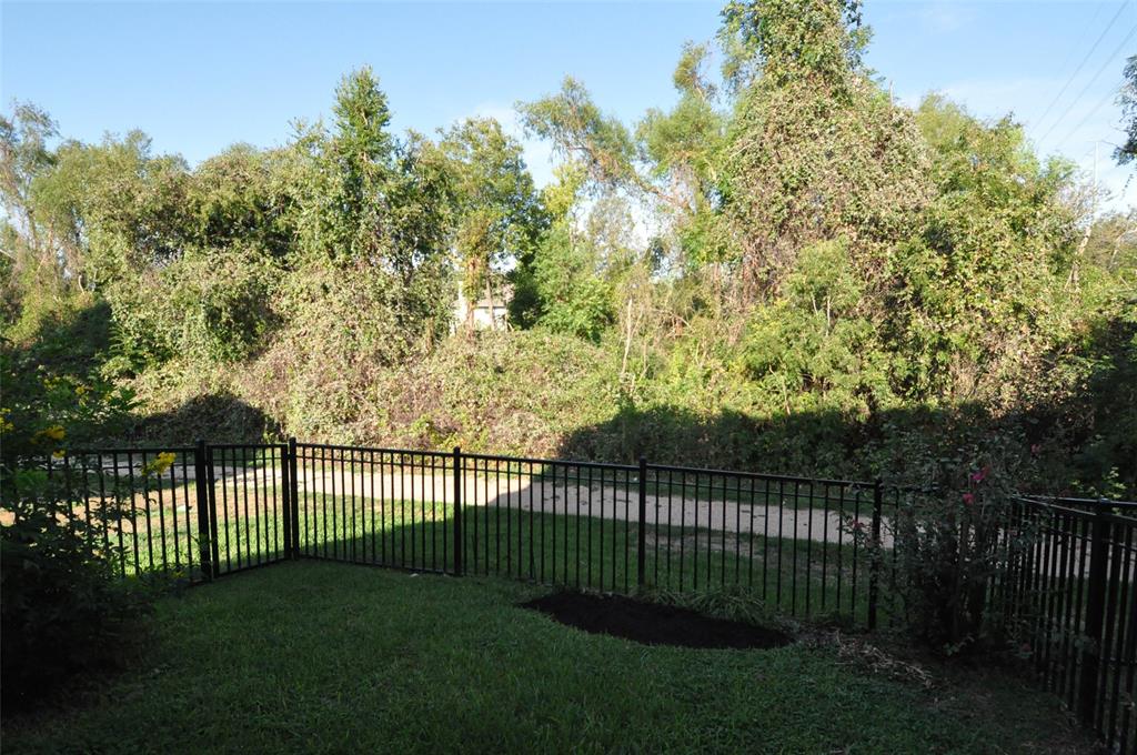 1900 Scofield Ridge Parkway, Unit 5403 Austin, TX 78727 - Photo 22 of 30 a view of a yard and a fence