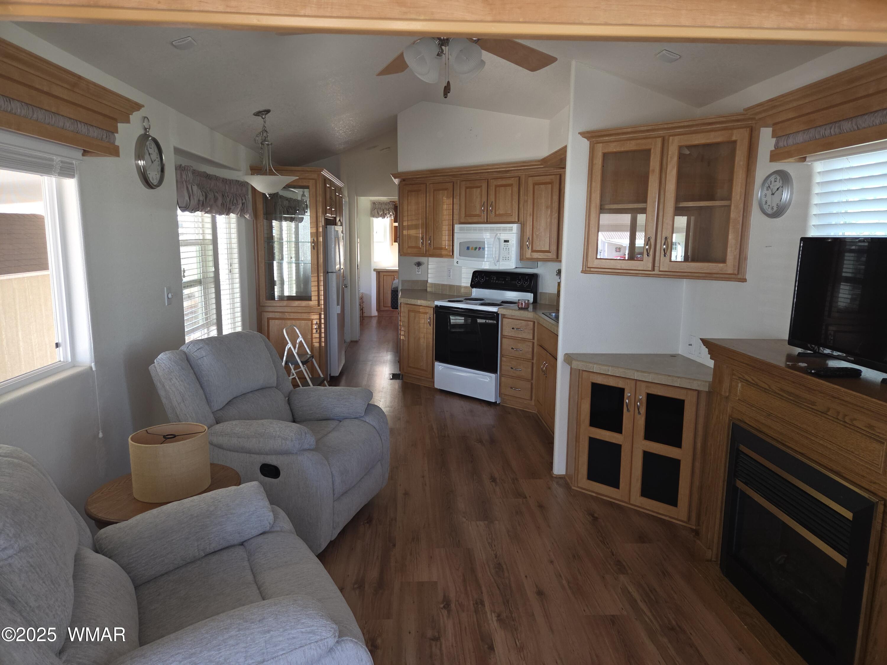 1864 Par Circle, Unit 217 Show Low, AZ 85901 - Photo 4 of 12 20251027_104117