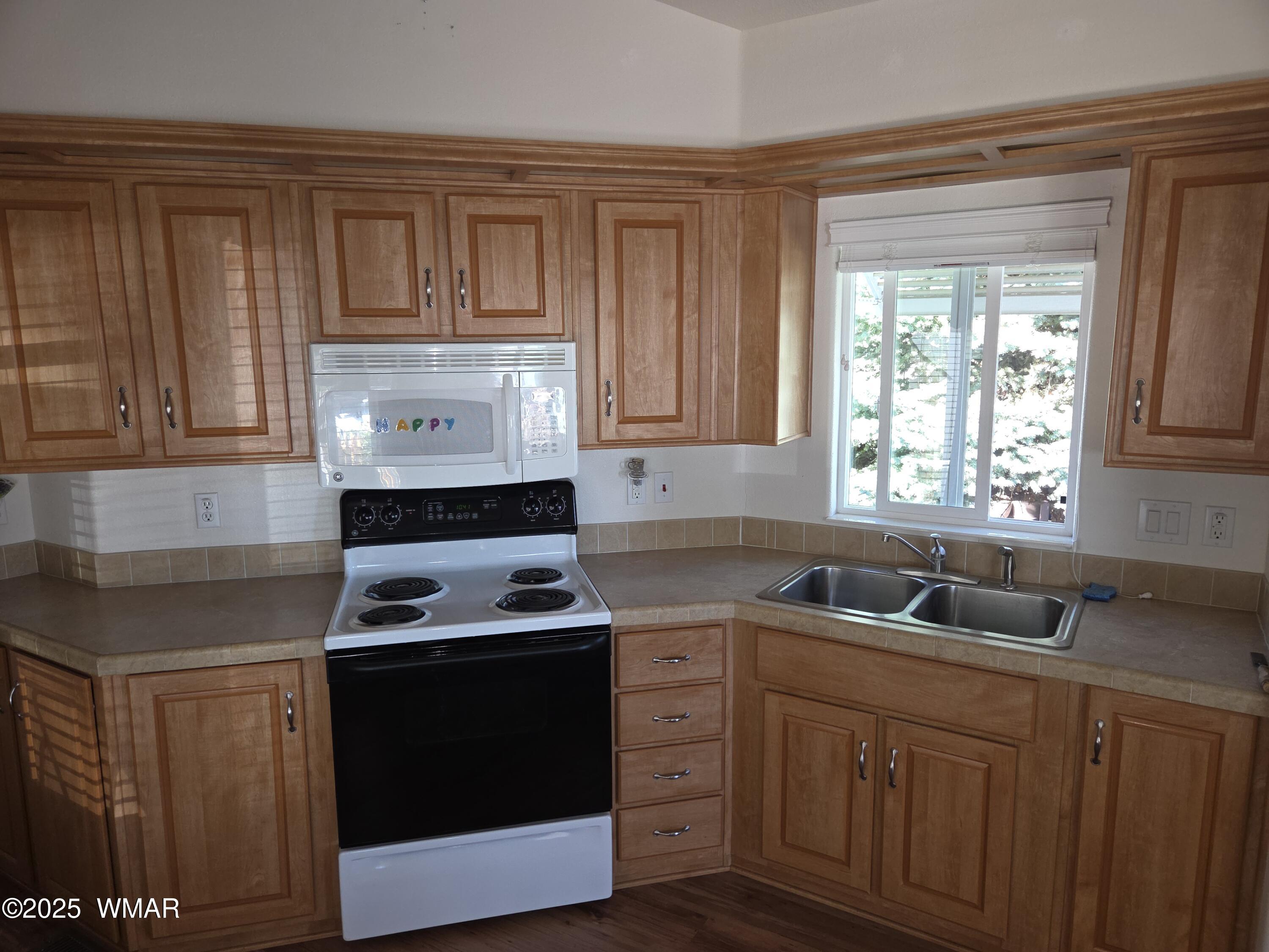 1864 Par Circle, Unit 217 Show Low, AZ 85901 - Photo 8 of 12 20251027_104206