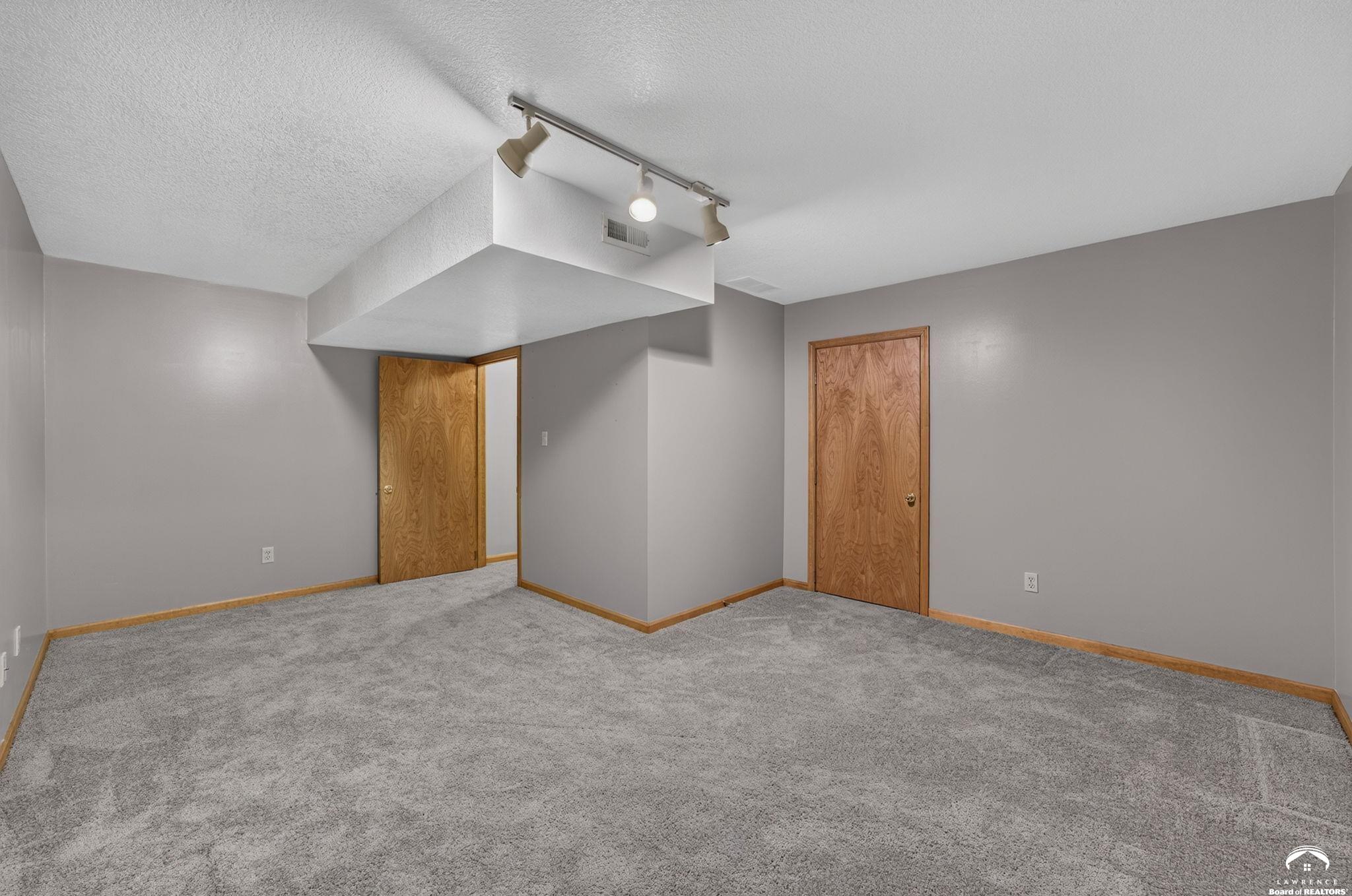 1185 East 1067th Road Lawrence, KS 66047 - Photo 41 of 73 Gallery Image 41