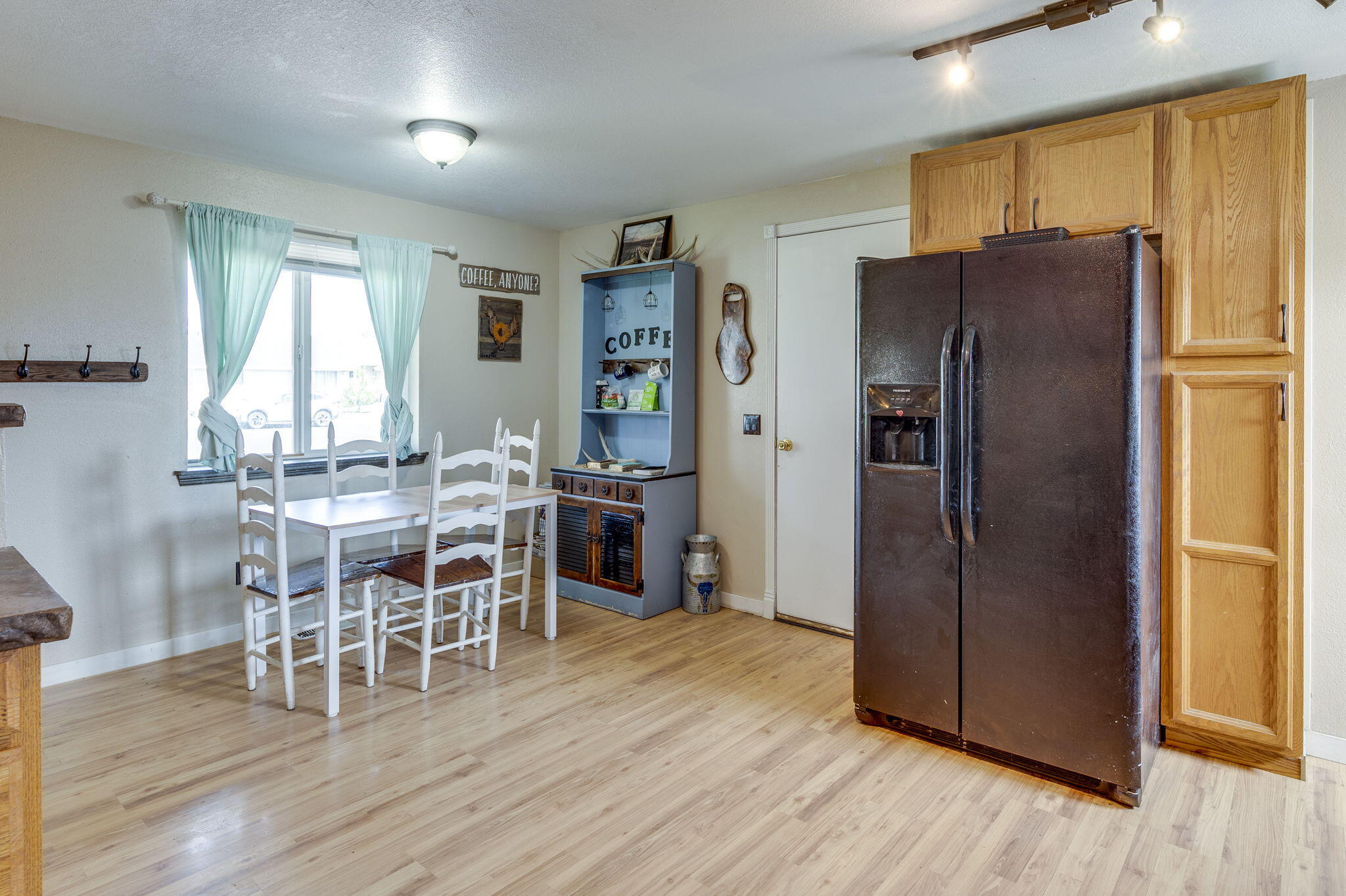 2632 Southwest Fissure Loop Redmond, OR 97756 - Photo 12 of 28 13-web-or-mls-2632 SW Fissure Loop-13