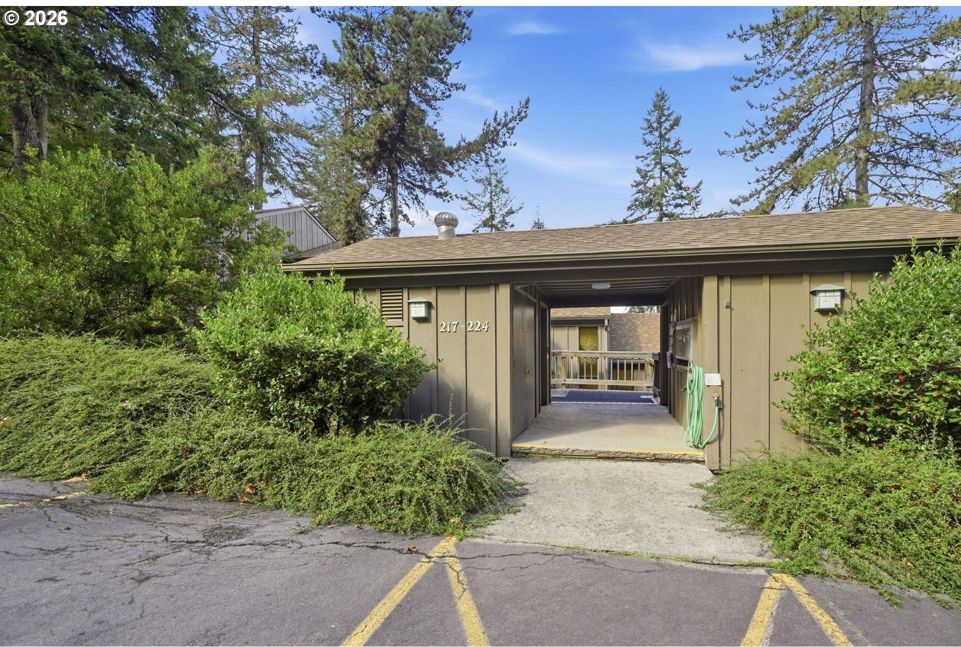 223 Trailside Loop Eugene, OR 97405 - Photo 32 of 42 Gallery Image 32