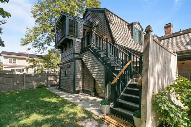 $2,200 | 99 Coggeshall Avenue, Unit 2, Newport, RI 02840