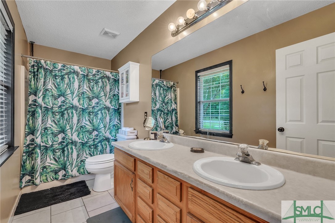 303 Plantation Drive Rincon, GA 31326 - Photo 16 of 28 Primary owner's bathroom