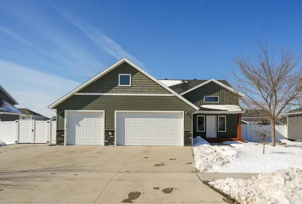 $399,000 | 1801 42nd Street South, Moorhead, MN 56560
