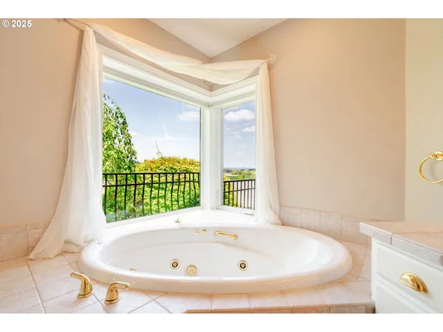 $1,078,000 | 1904 Northwest Eagles Ridge Lane, Albany, OR 97321