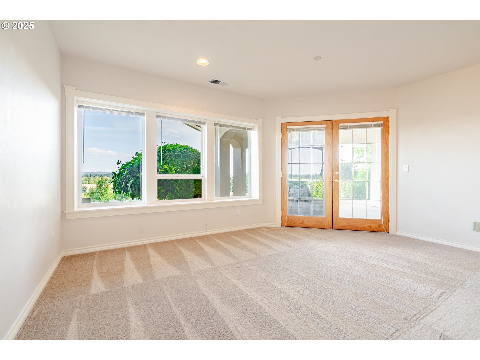 1904 Northwest Eagles Ridge Lane Albany, OR 97321 - Photo 33 of 48 Bedroom