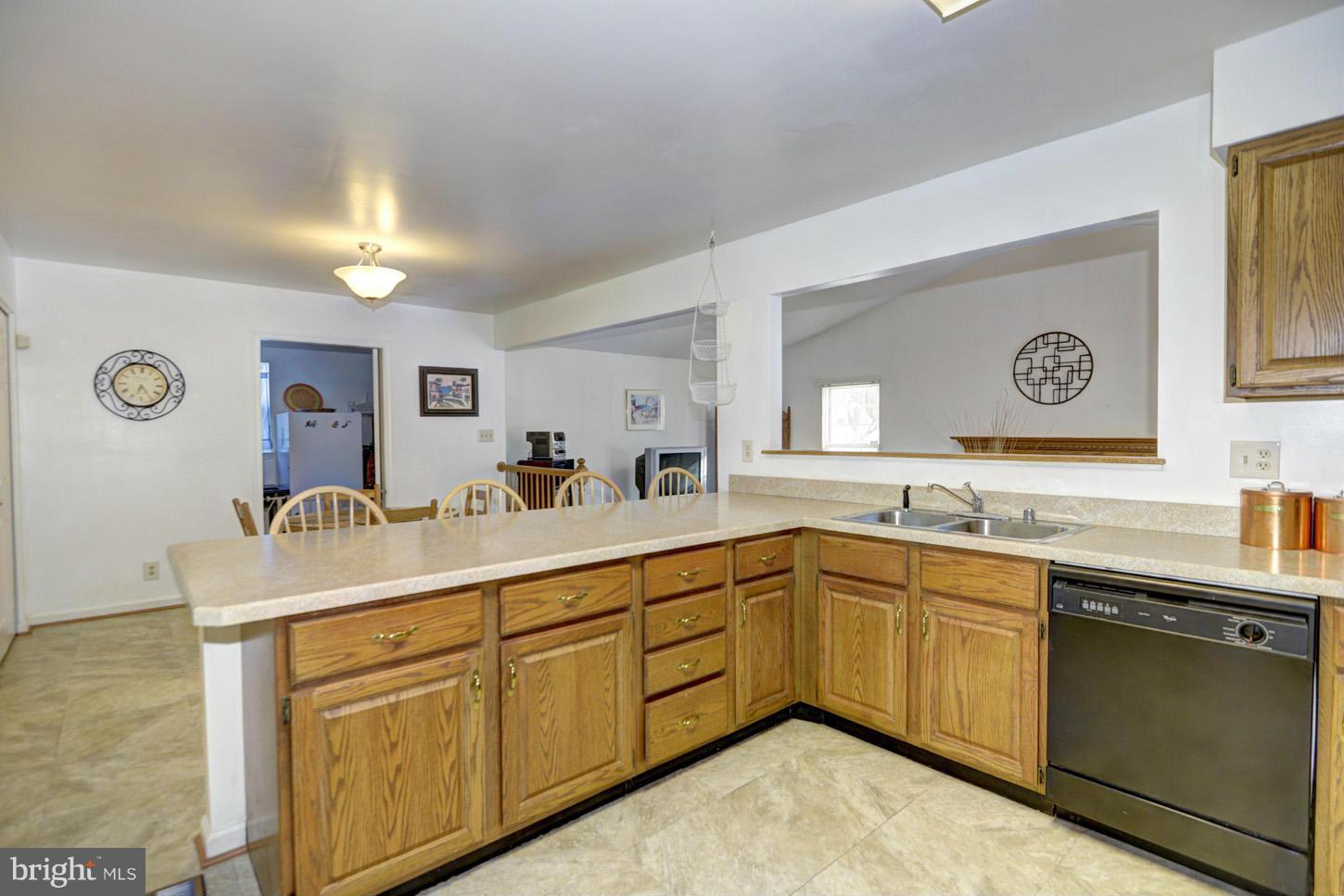 8565 Davis Road Columbia, MD 21045 - Photo 3 of 29 Kitchen