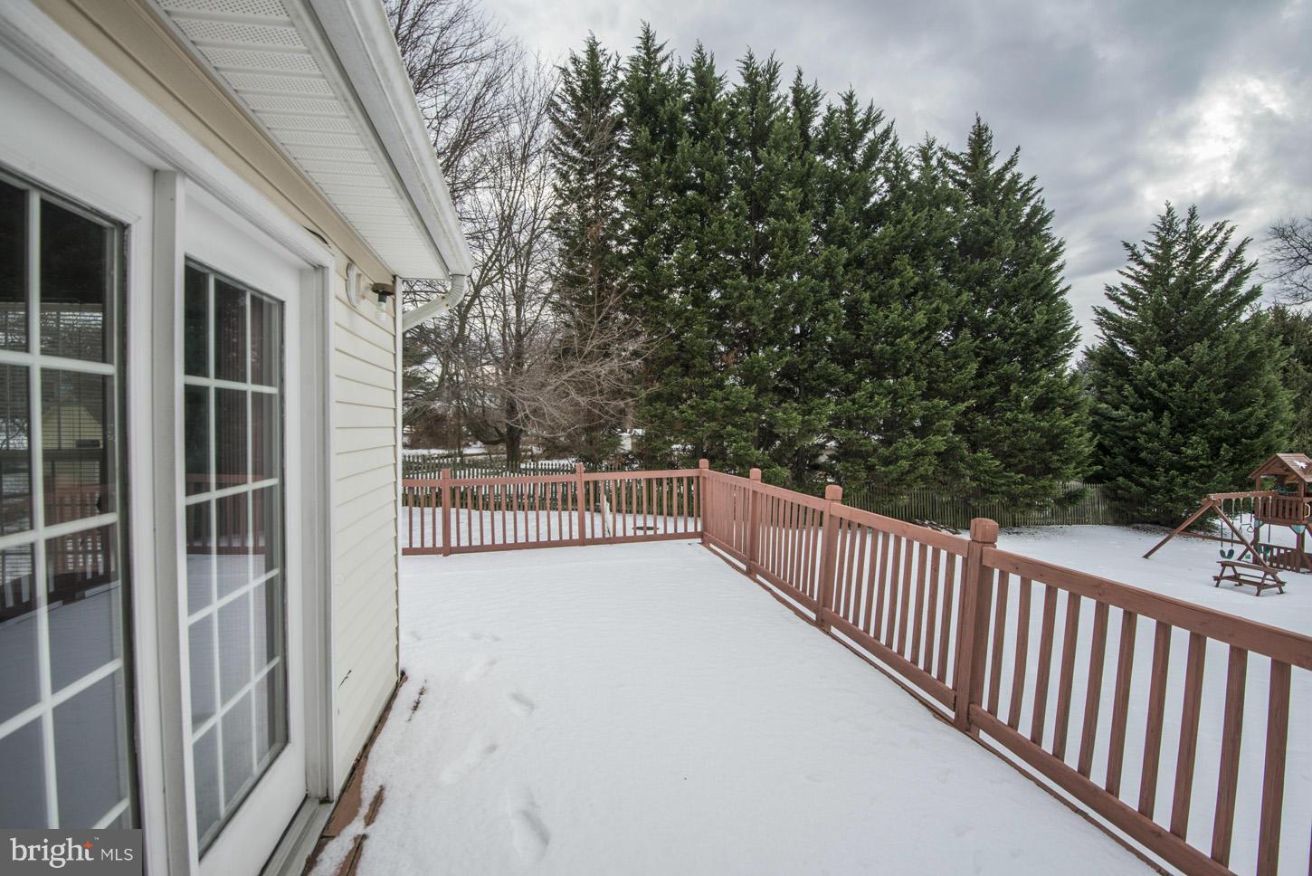 8565 Davis Road Columbia, MD 21045 - Photo 25 of 29 Deck