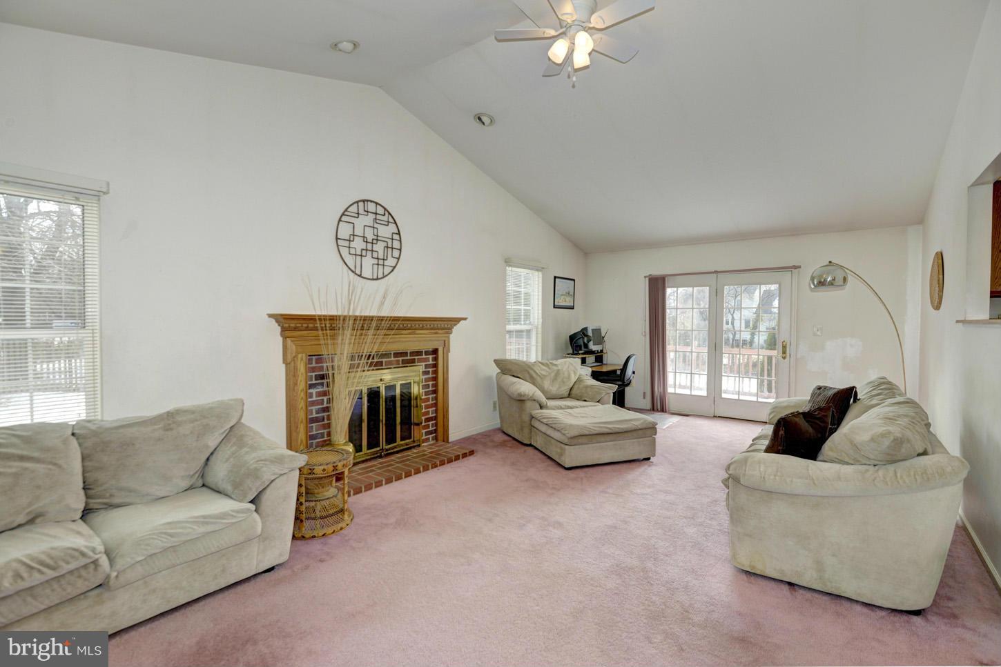 8565 Davis Road Columbia, MD 21045 - Photo 6 of 29 Family Room