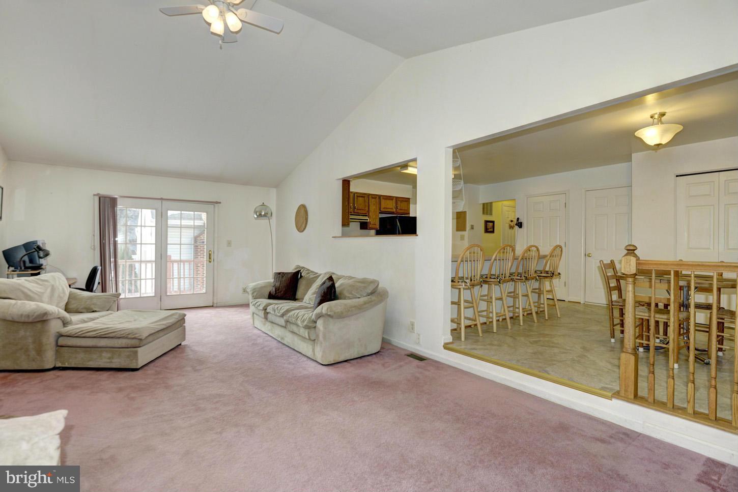 8565 Davis Road Columbia, MD 21045 - Photo 7 of 29 Family Room