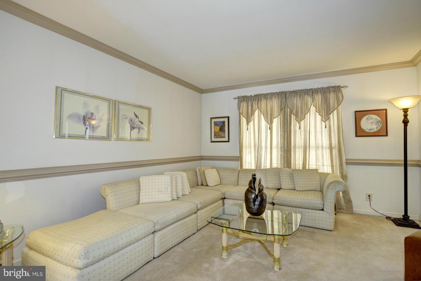 8565 Davis Road Columbia, MD 21045 - Photo 9 of 29 Living Room
