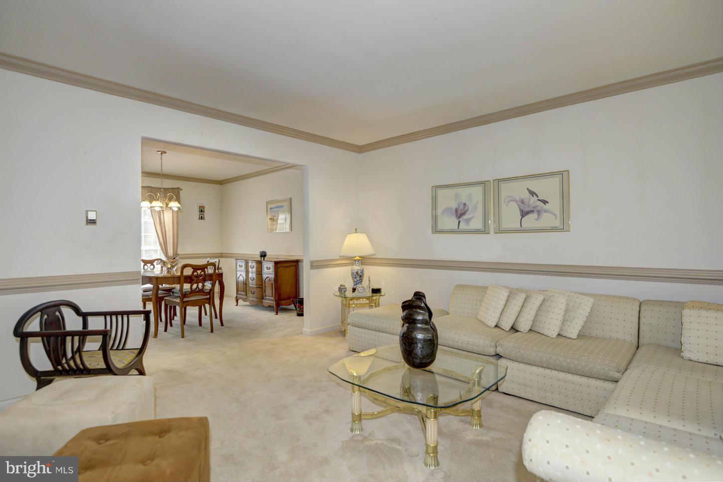 8565 Davis Road Columbia, MD 21045 - Photo 10 of 29 Living Room