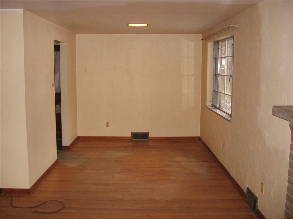 1586 Bellmonte Road Franklin Park, PA 15237 - Photo 4 of 15 Dining room