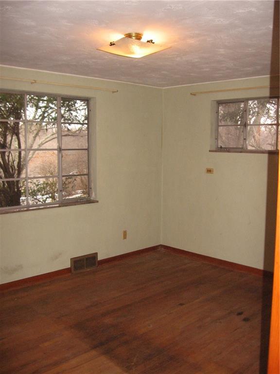 1586 Bellmonte Road Franklin Park, PA 15237 - Photo 7 of 15 Owner suite