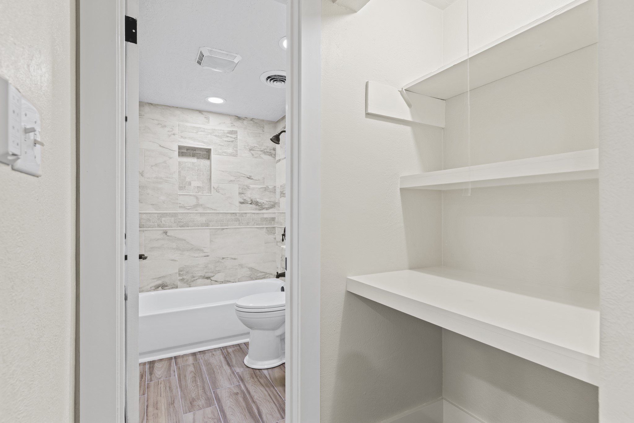 241 Highway 87 Comfort, TX 78013 - Photo 18 of 40 a bathroom with a shower a toilet and a bathtub