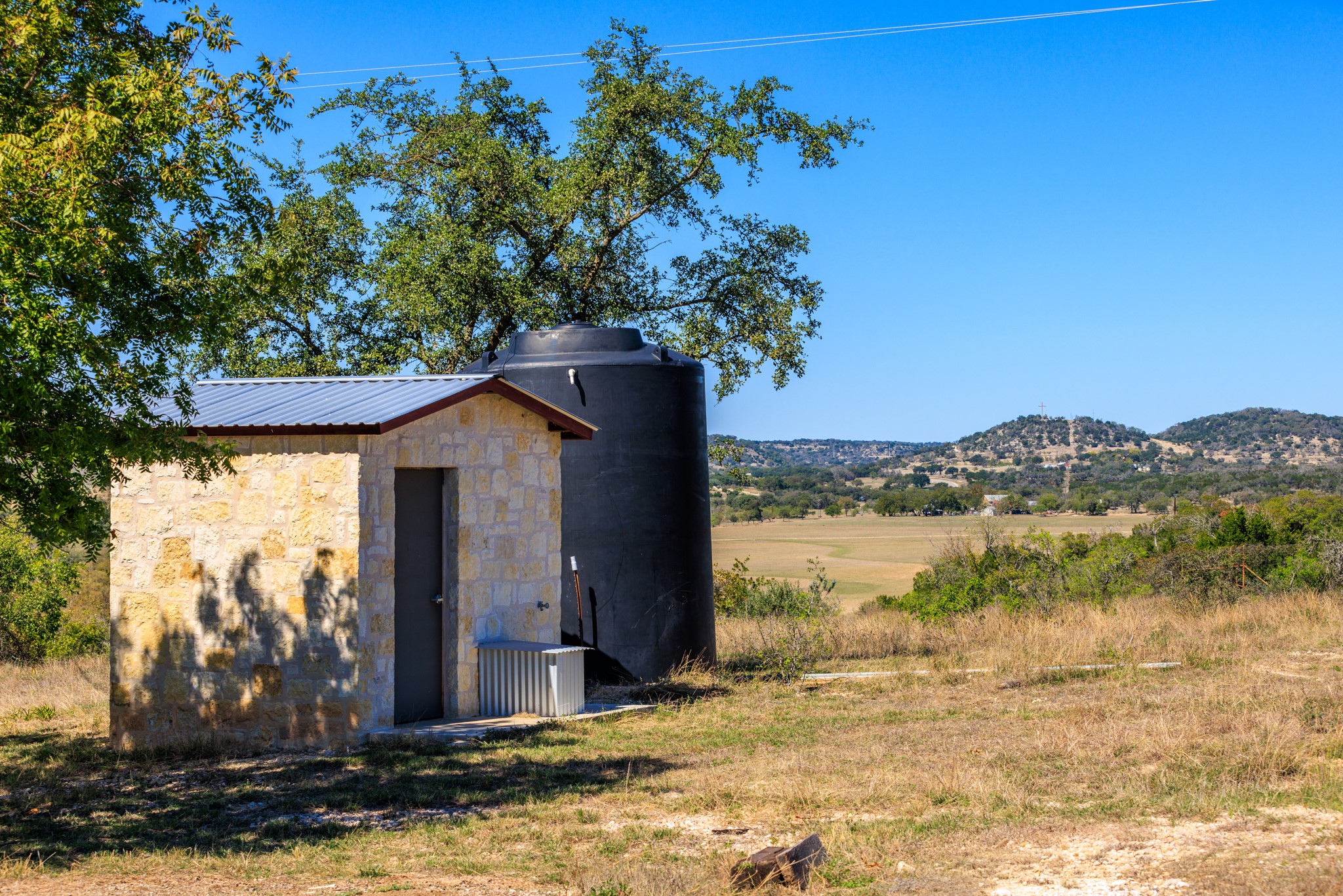 241 Highway 87 Comfort, TX 78013 - Photo 40 of 40 a backyard of a house with a lake view