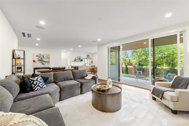 $3,495,980 | 10204 Northeast 43rd Street, Kirkland, WA 98033