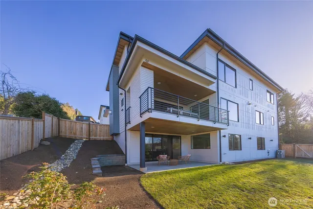 $3,495,980 | 10204 Northeast 43rd Street, Kirkland, WA 98033