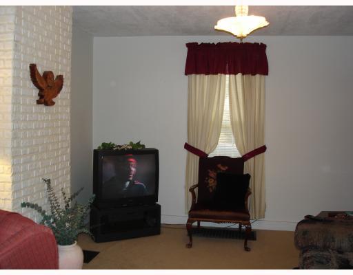 155 East Buffalo Church Road Washington, PA 15301 - Photo 4 of 7 Living Room.