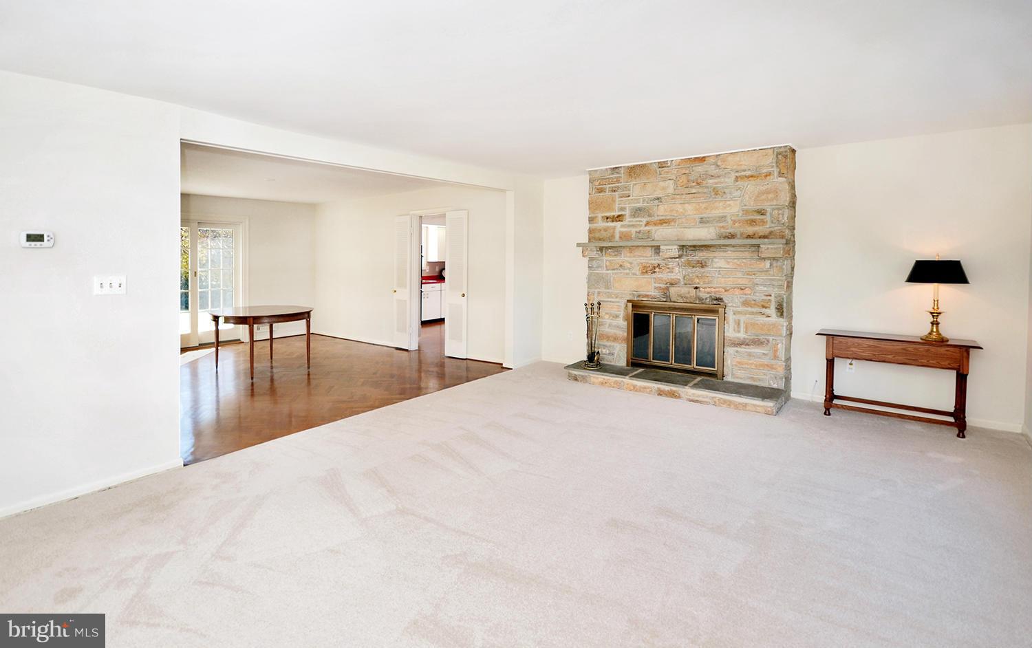 12563 Dulaney Valley Road Phoenix, MD 21131 - Photo 4 of 30 Living Room with Neutral decor