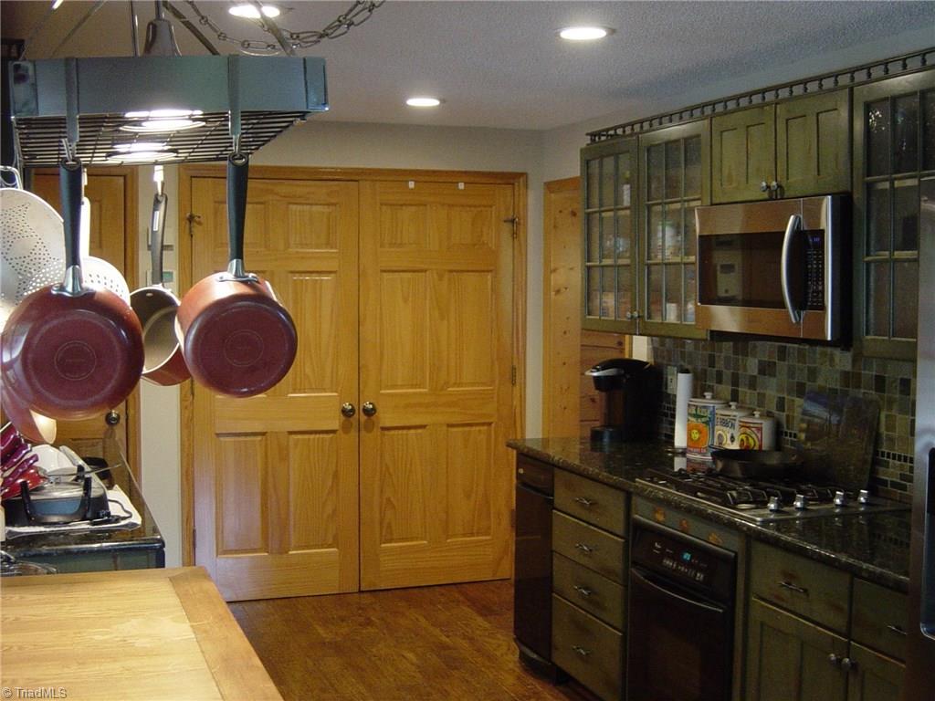 326 Cherokee Lane Purlear, NC 28665 - Photo 15 of 30 Beautifully appointed kitchen with pantry.