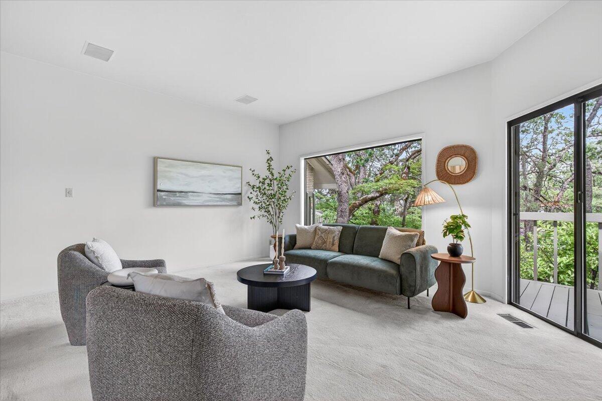 2647 Freedom Way Medford, OR 97504 - Photo 10 of 38 a living room with furniture and a large window