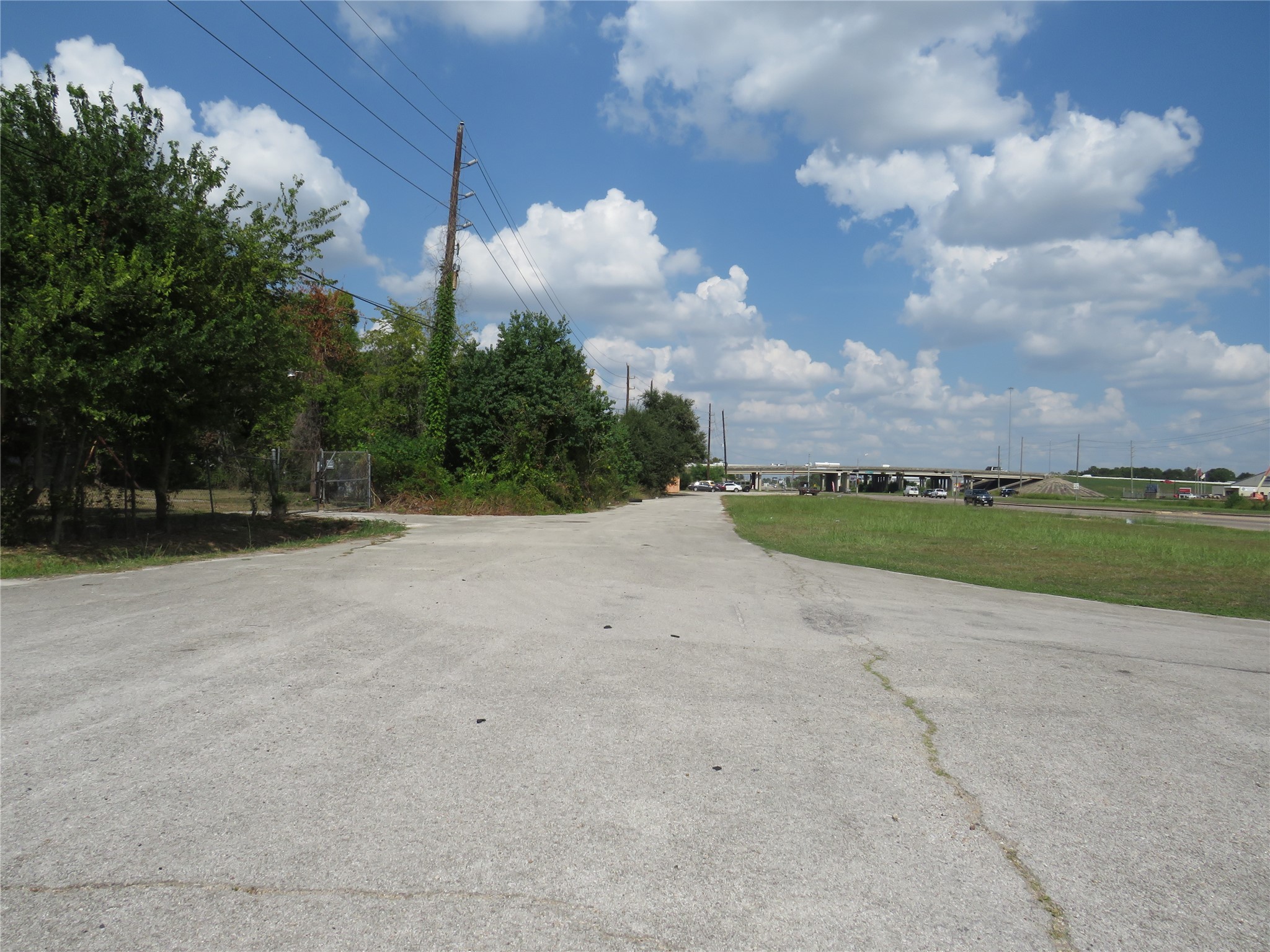 14554 Almeda Road Houston, TX 77053 - Photo 7 of 13 a view of a dry yard with wooden fence