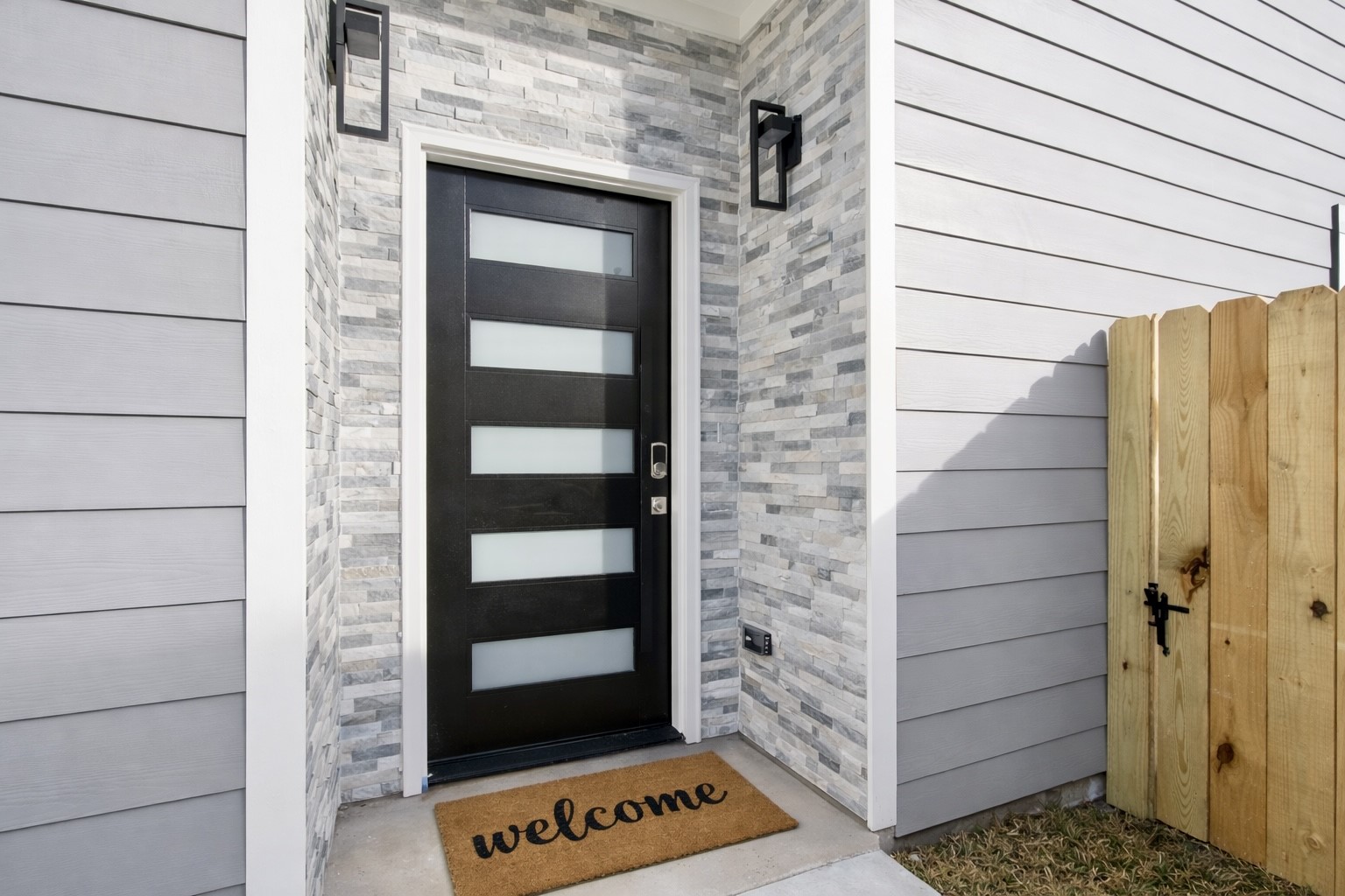 10115 Porto Rico Road Houston, TX 77041 - Photo 2 of 17 a view of walk in closet
