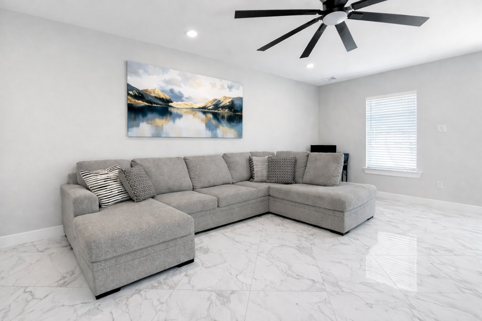 10115 Porto Rico Road Houston, TX 77041 - Photo 4 of 17 a living room with furniture and a window