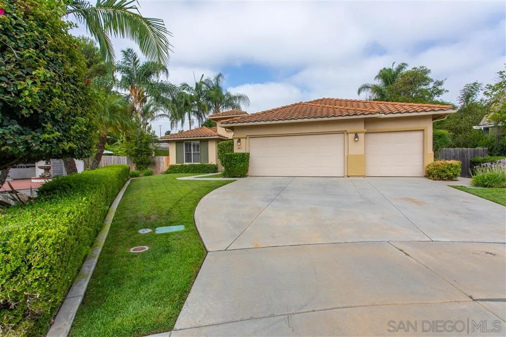 805 La Rue Avenue Fallbrook, CA 92028 - Photo 22 of 25 a front view of a house with a yard and trees