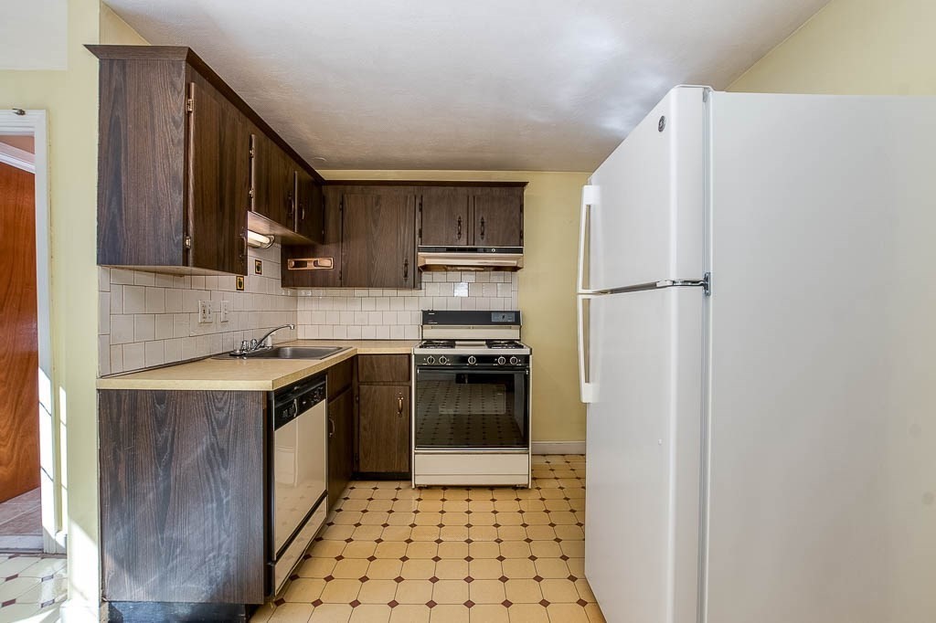85 Lancaster Road, Unit 85 Dedham, MA 02026 - Photo 9 of 25 Gallery Image 9