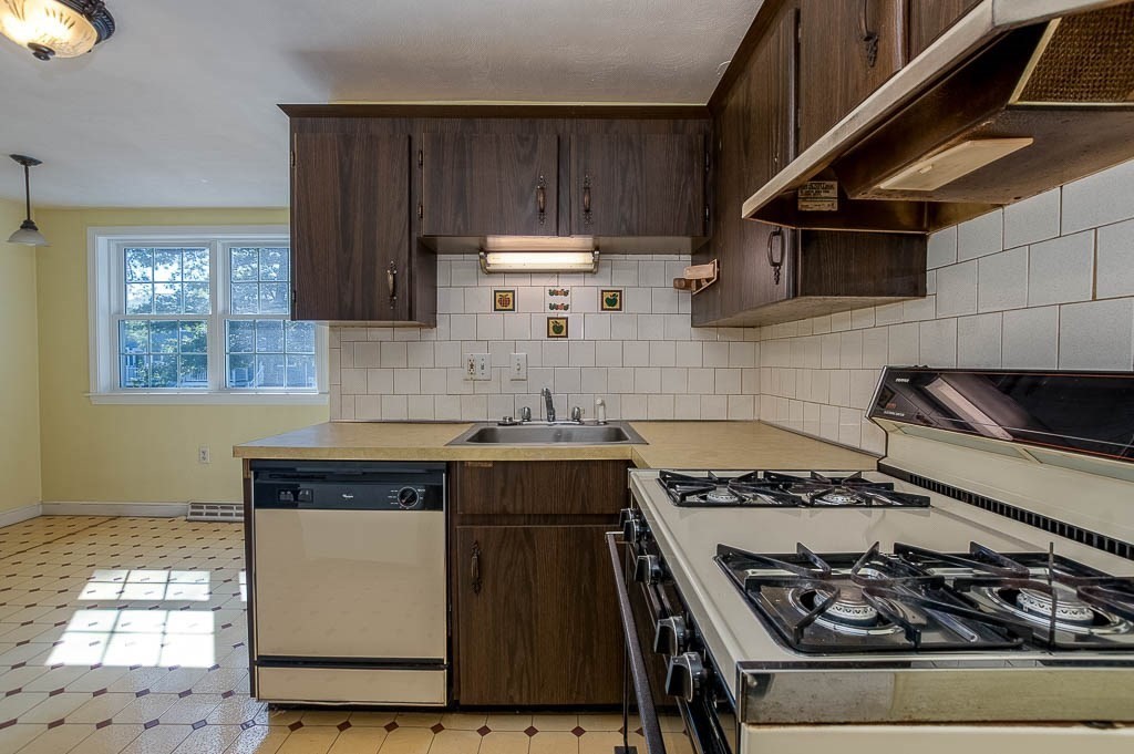 85 Lancaster Road, Unit 85 Dedham, MA 02026 - Photo 10 of 25 Gallery Image 10